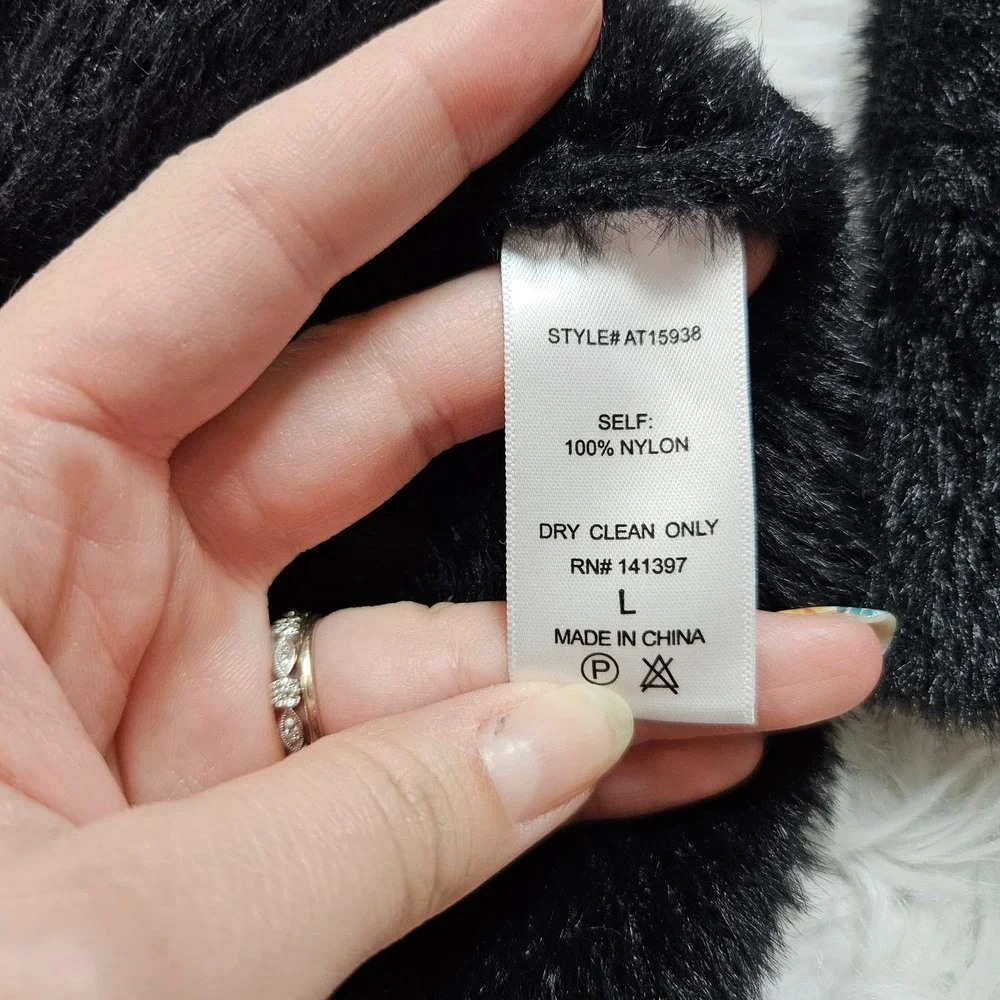 ASTR the label Women's Black Fuzzy Square Neck Long Sleeve Sweater. Size‎ L